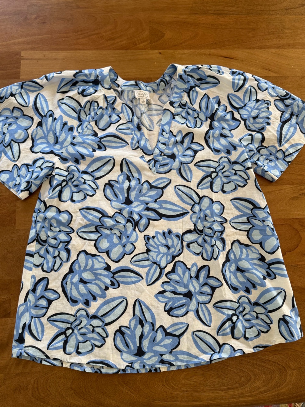 Mud Pie White & Blue Floral V-Notch Blouse Size Small